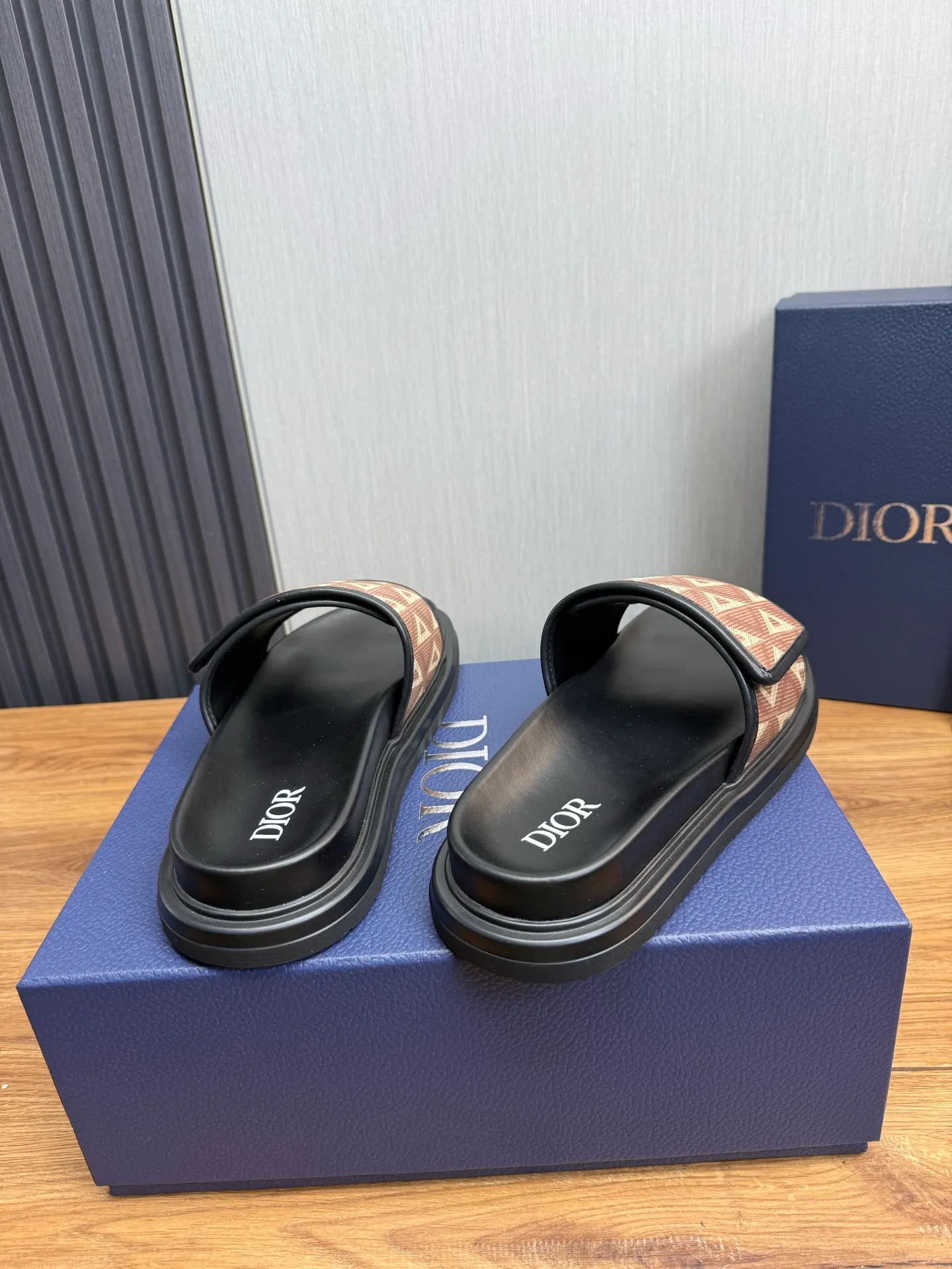 Men's shoes 💰280💰 Dior. Men's slippers 🩴Official website 1:1 production 38-45 yards 45 46 🉑️Customized original material shipped✅